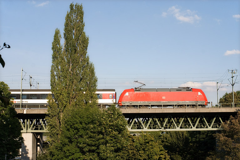 101 080 mit IC 283 bei km 14,6 (September 2011)
