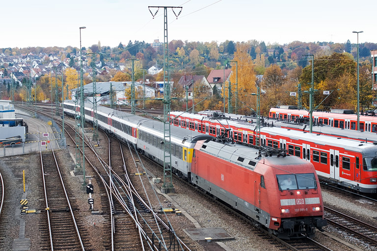 101 081 mit IC 282 bei km 16,0 (November 2011)