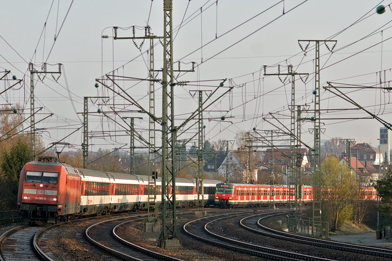 101 085 mit IC 181 bei km 16,6 (M&auml;rz 2011)