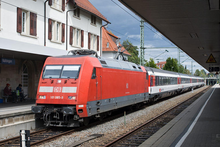 101 085 mit IC 187 bei km 15,6 (August 2011)
