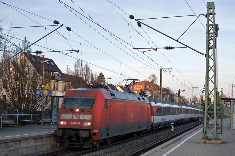 101 096 mit IC 283 bei km 15,6 (M&auml;rz 2011)