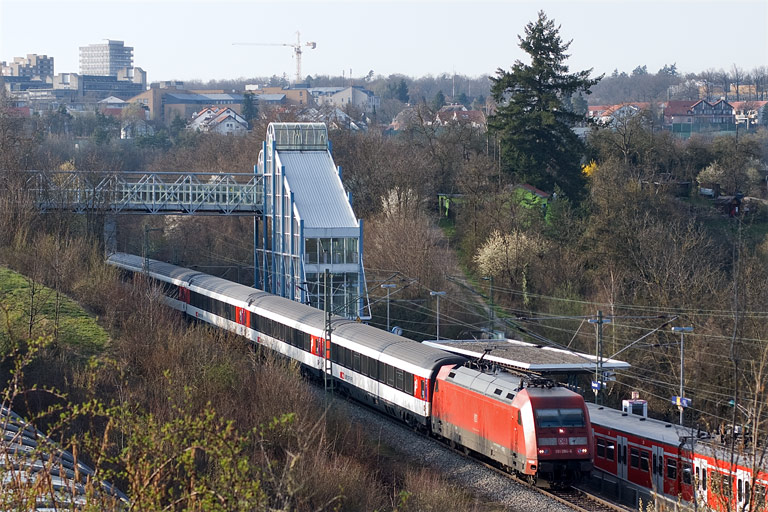 101 096 mit IC 283 bei km 14,2 (M&auml;rz 2011)