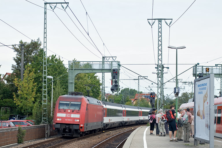 101 106 mit IC 183 bei km 16,6 (September 2011)