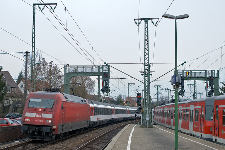 101 106 mit IC 183 bei km 16,6 (M&auml;rz 2011)