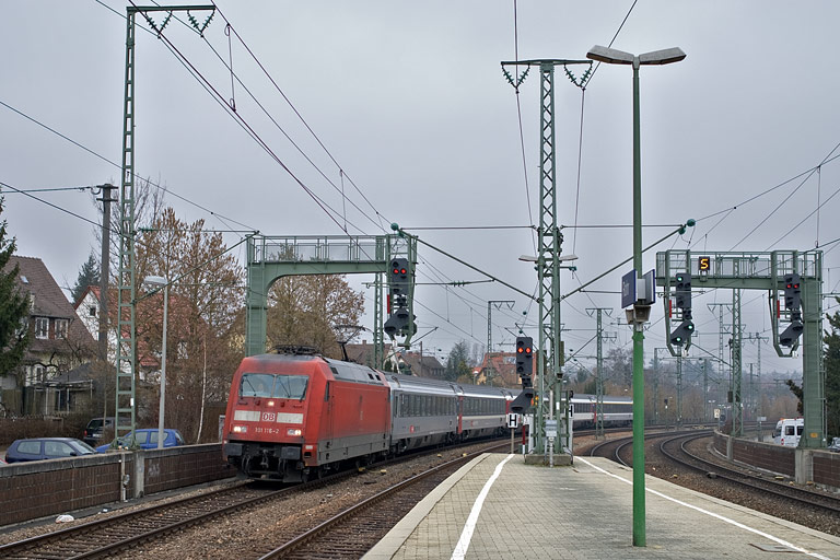 101 116 mit IC 183 bei km 16,6 (Februar 2011)