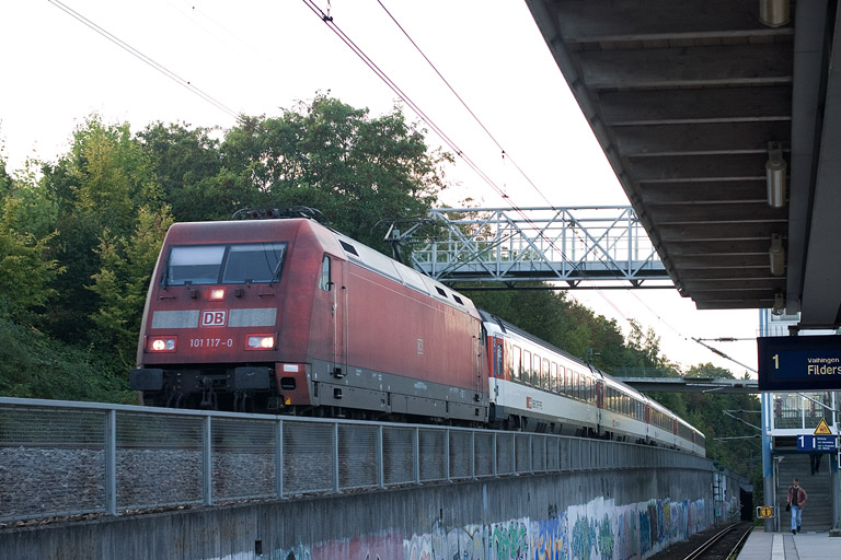 101 117 mit IC 283 bei km 14,0 (September 2011)