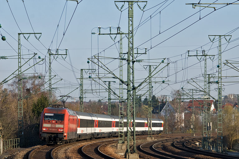 101 120 mit IC 181 bei km 16,6 (M&auml;rz 2011)