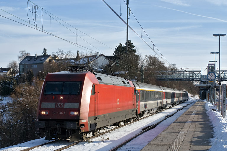 101 120 mit IC 280 bei km 14,2 (Januar 2011)