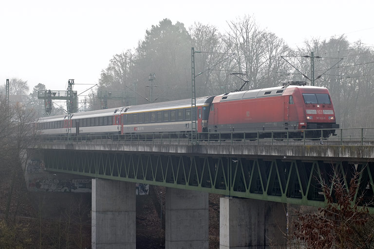 101 122 mit IC 280 bei km 14,6 (Februar 2011)