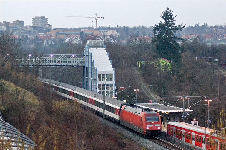 101 123 mit IC 283 bei km 14,2 (M&auml;rz 2011)