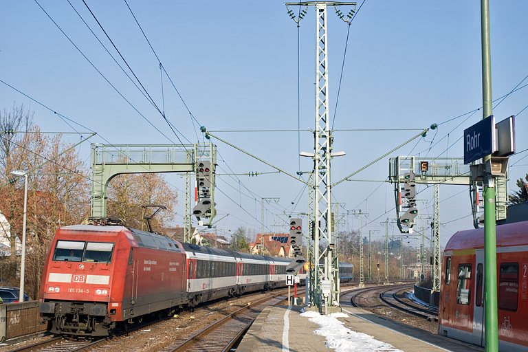 101 134 mit IC 183 bei km 16,6 (Januar 2011)