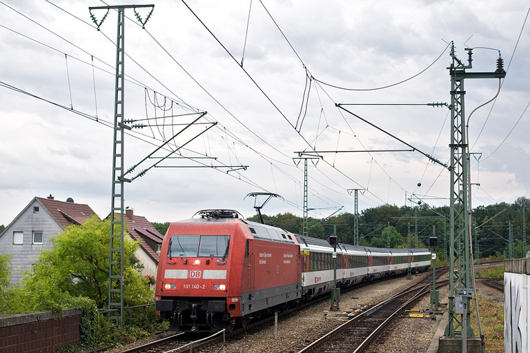 101 140 mit IC 184 bei km 16,8 (September 2011)