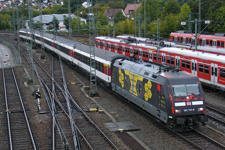 101 141 mit IC 280 bei km 16,0 (September 2011)