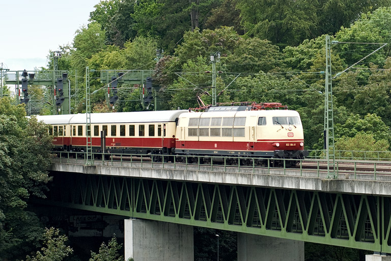 103 184 mit TEE 5460 bei km 14,8 (August 2011)