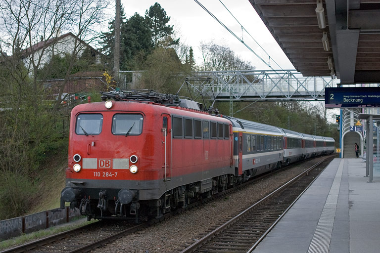 110 284 mit IC 184 bei km 14,2 (April 2011)