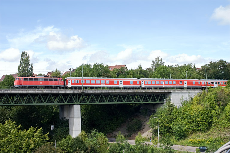 110 401 mit RE 38653 bei km 14,6 (August 2011)