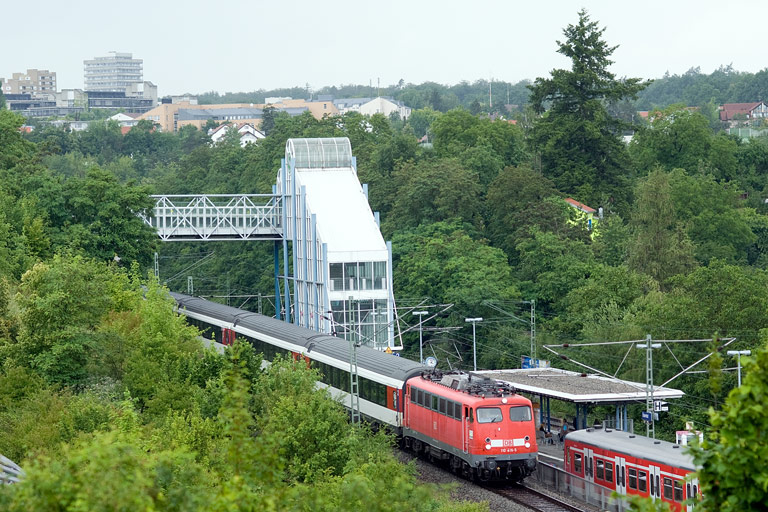 110 416 mit IC 281 bei km 14,2 (Juni 2011)