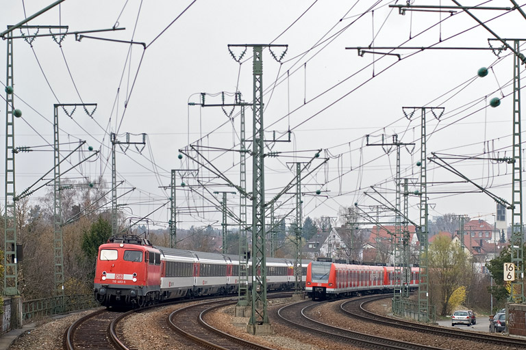 110 483 mit IC 187 bei km 16,6 (M&auml;rz 2011)