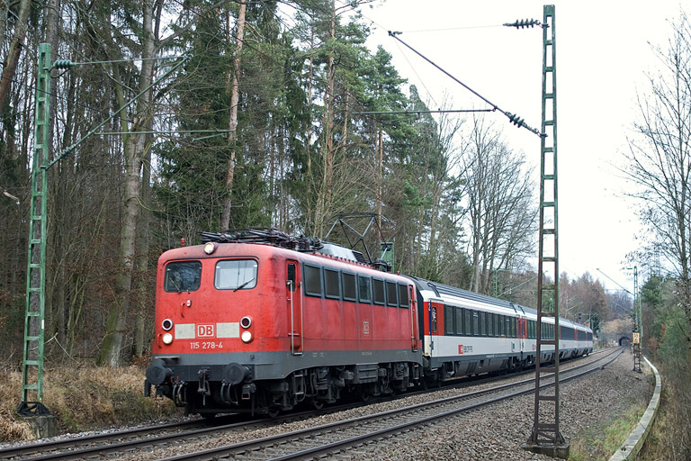115 278 mit IC 187 bei km 18,6 (Dezember 2011)