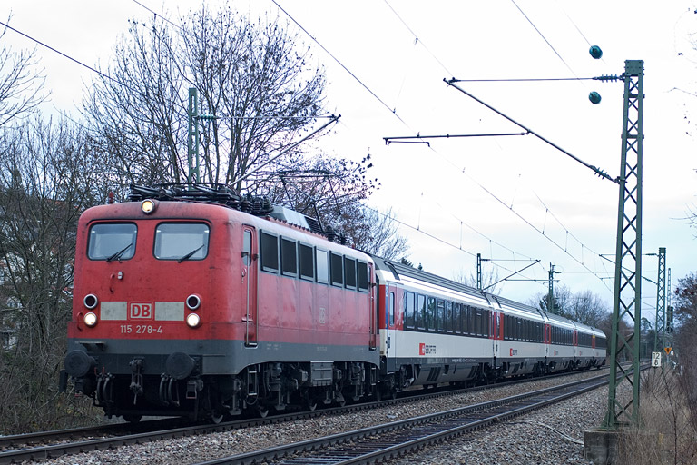 115 278 mit IC 187 bei km 12,8 (Dezember 2011)