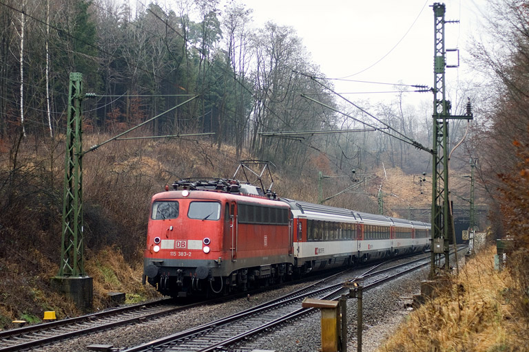 115 383 mit IC 187 bei km 18,0 (Dezember 2011)