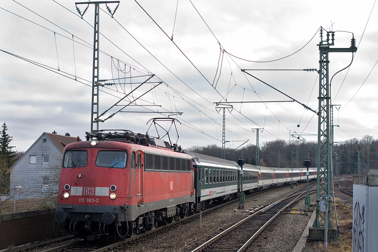 115 383 mit IC 280 bei km 16,8 (Dezember 2011)