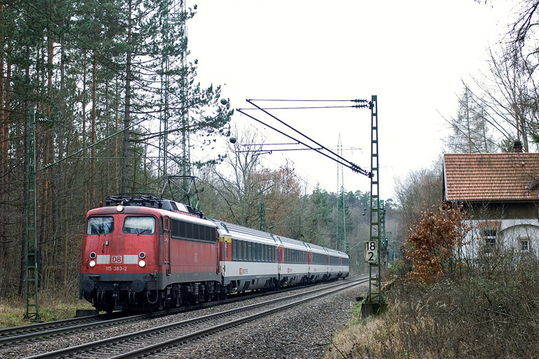 115 383 mit IC 280 bei km 18,2 (Dezember 2011)