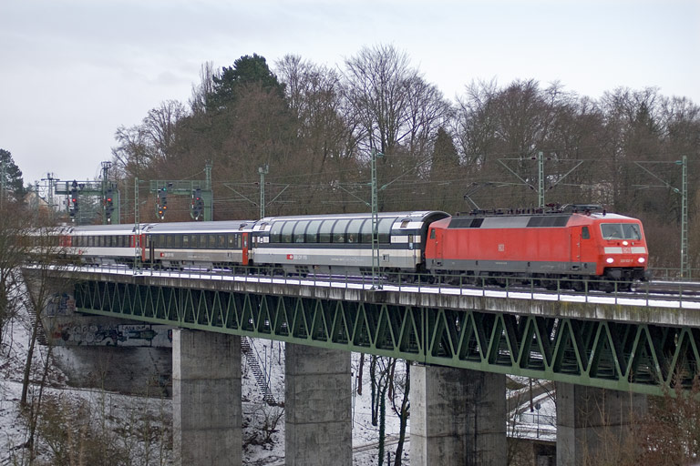 120 102 mit IC 186 bei km 14,6 (Januar 2011)