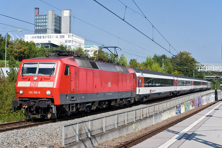 120 108 mit IC 183 bei km 14,2 (August 2011)