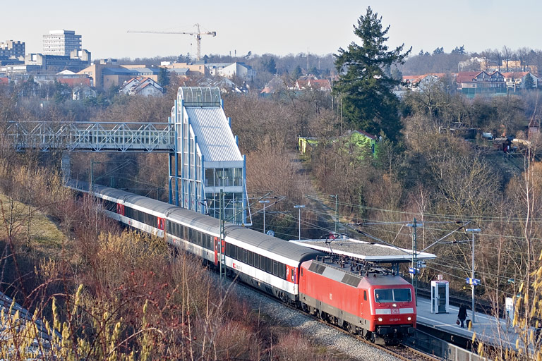 120 109 mit IC 281 bei km 14,2 (M&auml;rz 2011)