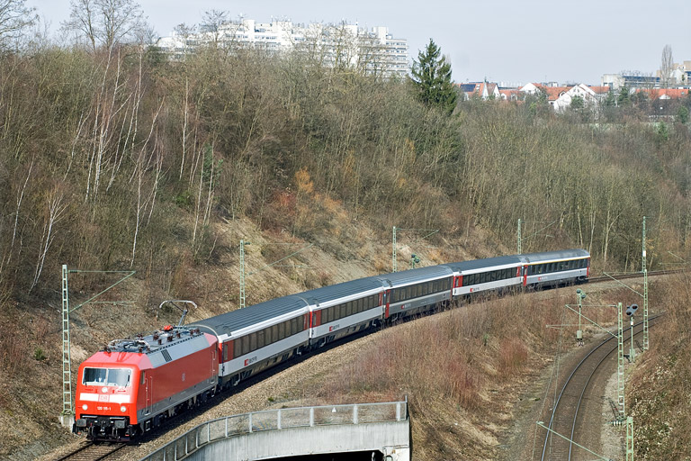120 115 mit IC 183 bei km 13,8 (M&auml;rz 2011)