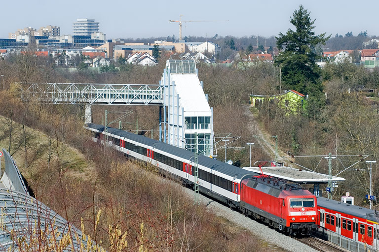 120 119 mit IC 185 bei km 14,2 (M&auml;rz 2011)
