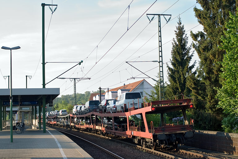 120 123 mit AZ 1379 bei km 16,8 (April 2011)