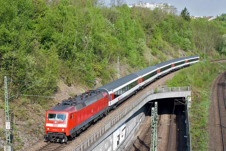 120 134 mit IC 183 bei km 13,8 (April 2011)