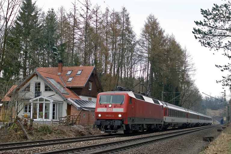 120 134 mit IC 187 bei km 18,2 (M&auml;rz 2011)