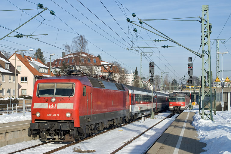 120 140 mit IC 187 bei km 15,6 (Januar 2011)