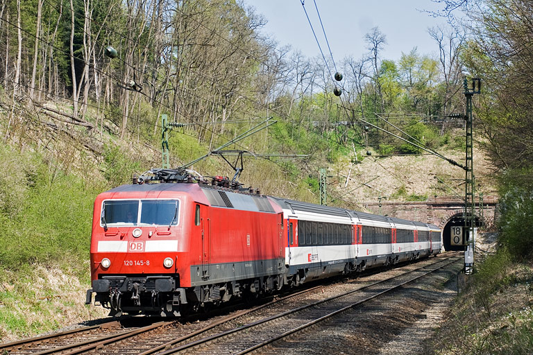 120 145 mit IC 187 bei km 18,0 (April 2011)