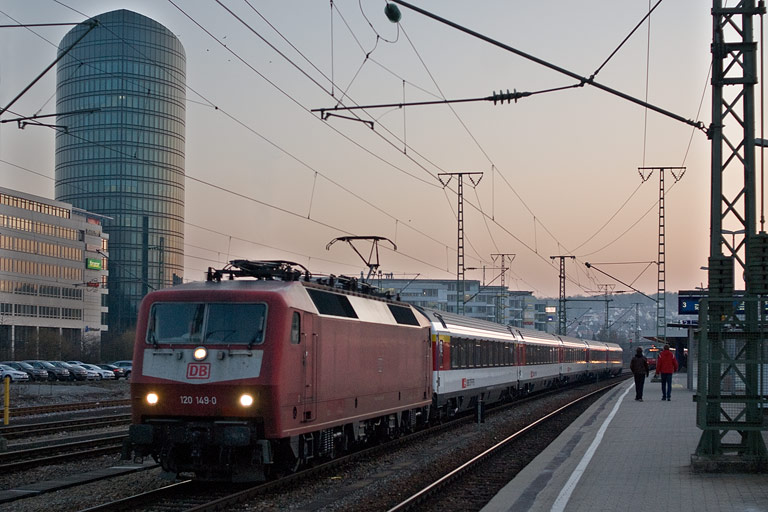 120 149 mit IC 184 bei km 15,6 (M&auml;rz 2011)