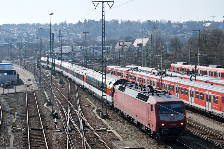 120 149 mit IC 280 bei km 16,0 (M&auml;rz 2011)