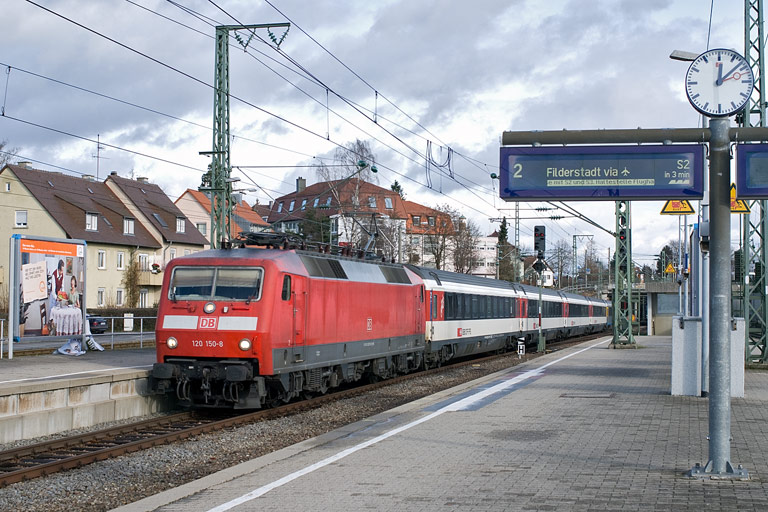 120 150 mit IC 185 bei km 15,6 (Januar 2011)