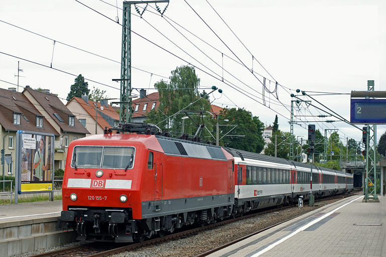 120 155 mit IC 187 bei km 15,6 (Juli 2011)