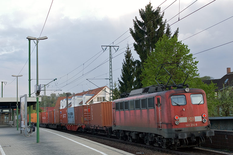 140 214 mit TEC 43161 bei km 16,6 (April 2011)