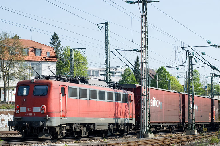 140 539 mit CSQ 60090 bei km 15,4 (April 2011)
