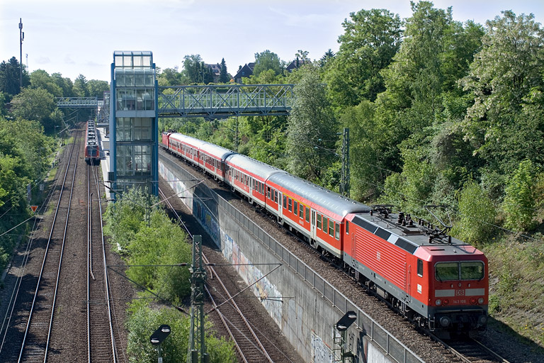 143 106 mit RE 81421 bei km 14,0 (Mai 2011)