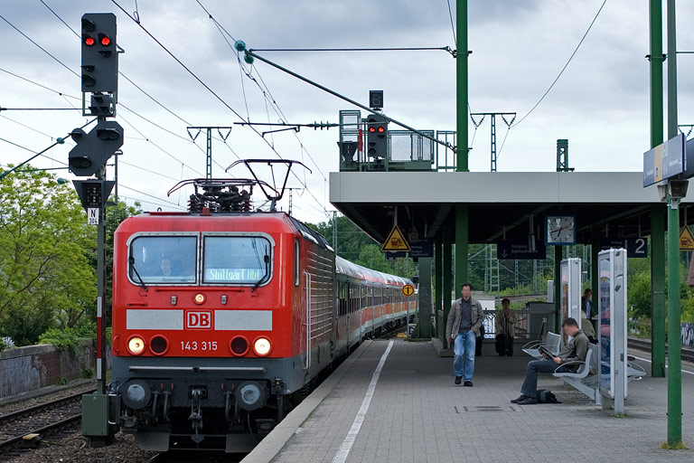 143 315 mit D 1584 bei km 16,8 (Mai 2011)