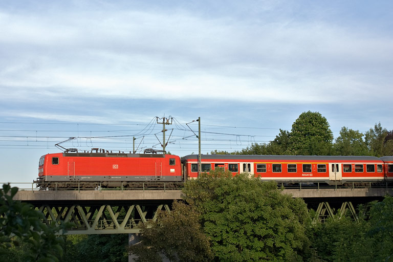143 904 mit D 1685 bei km 14,6 (Mai 2011)