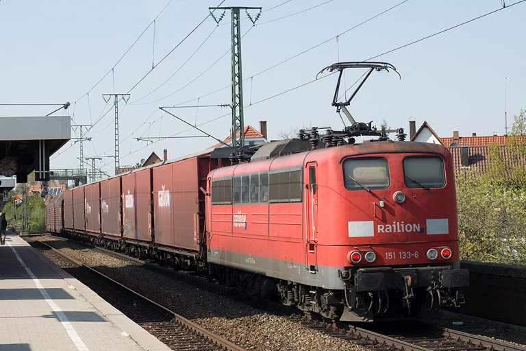 151 133 mit CSQ 60082 bei km 16,8 (April 2011)