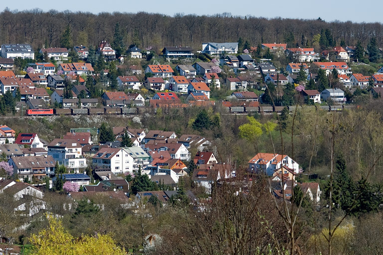 151 136 mit CS 49225 bei km 12,8 (April 2011)