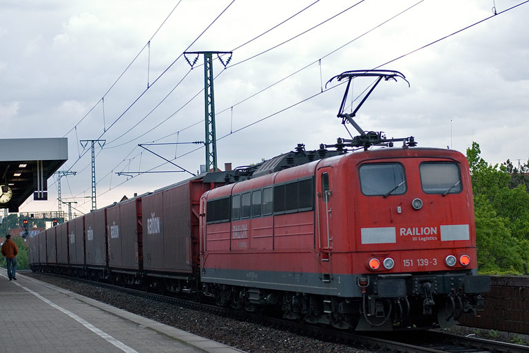151 139 mit CSQ 60084 bei km 16,8 (April 2011)