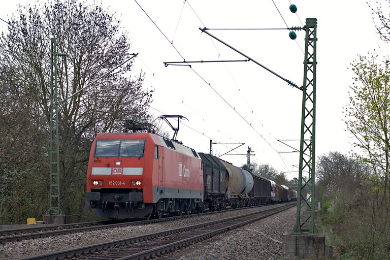 152 001 mit FE 44691 bei km 12,8 (April 2011)